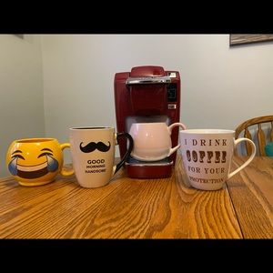 Single cup Keurig + assorted coffee mugs